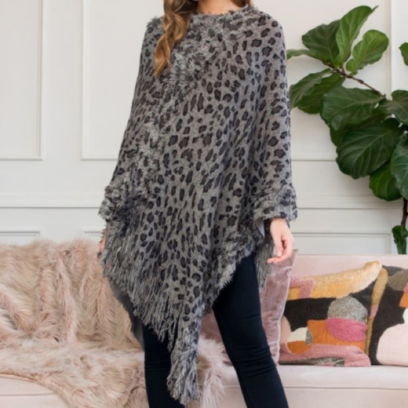 Leopard Gray soft fringe Poncho - Picture 3 of 4
